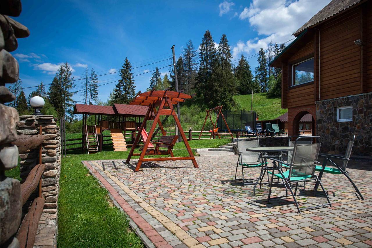 Отель Lisoviy Zatyshok, Z Vidkrutum Litnim Baseynom Славское Экстерьер фото