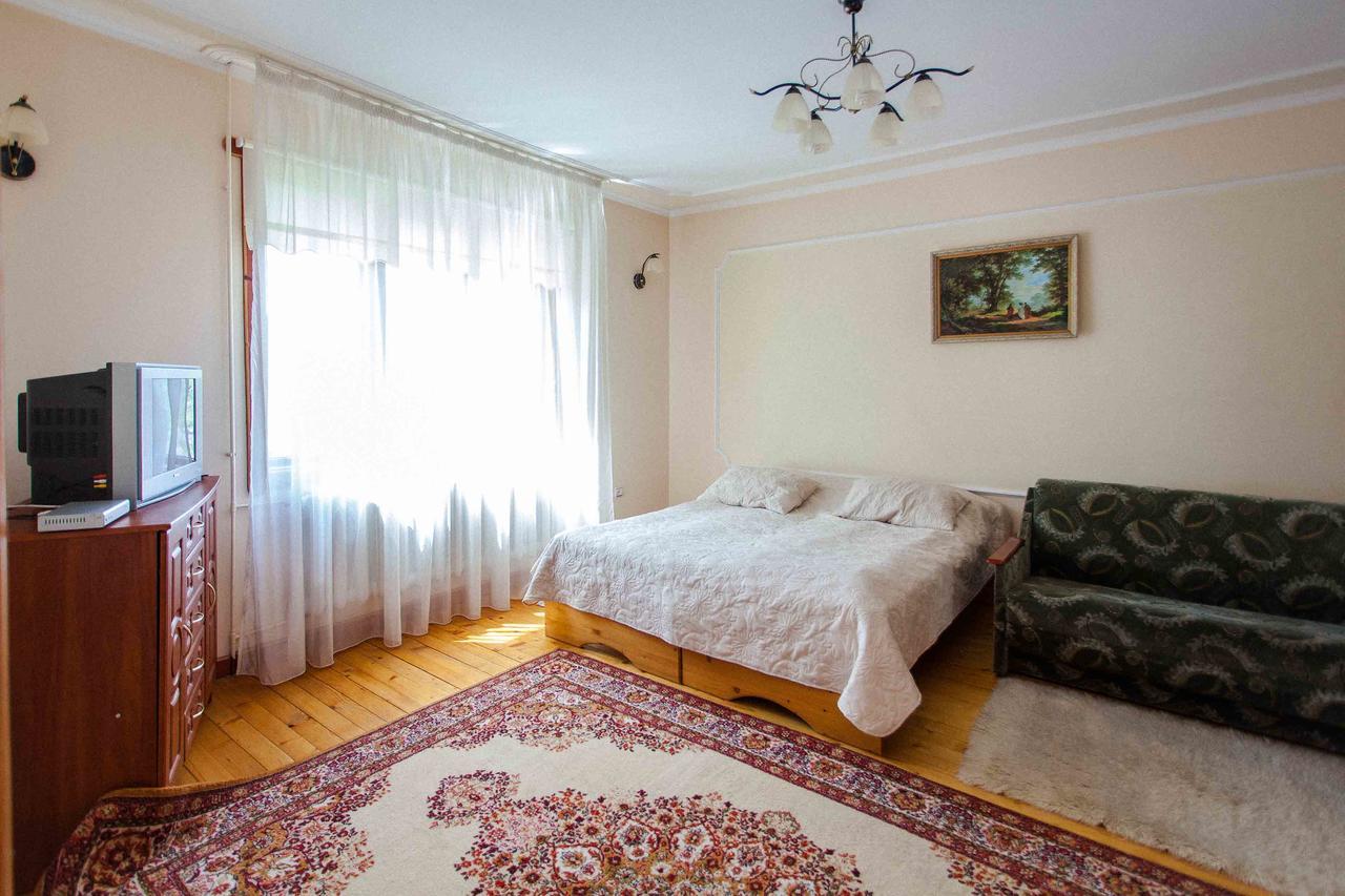 Отель Lisoviy Zatyshok, Z Vidkrutum Litnim Baseynom Славское Экстерьер фото