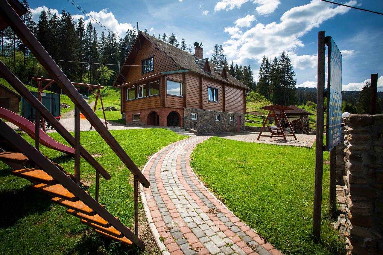 Отель Lisoviy Zatyshok, Z Vidkrutum Litnim Baseynom Славское Экстерьер фото